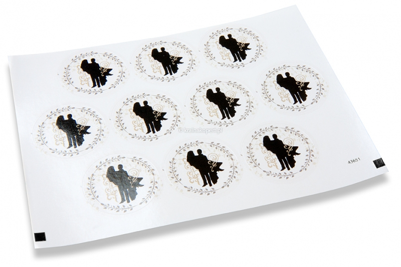 Naklejki na koperty na zaproszenia ślubne - mężczyzna niosący kobietę